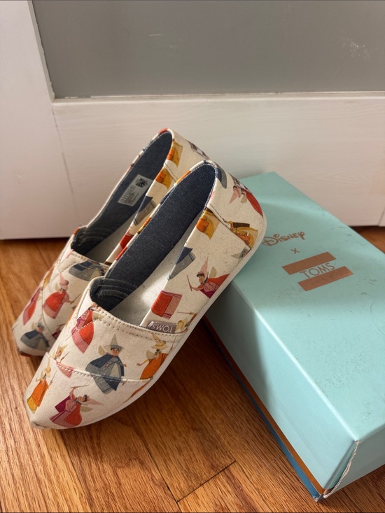 Toms Shoes - Toms & Disney! Cream Canvas Slip-On Flats with Multicolor Fairies Print